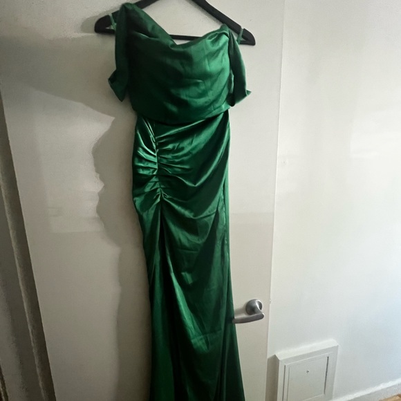 Moda Glam Silk Green off-shoulder Gown with high slit Size 2 worn once - Picture 2 of 4
